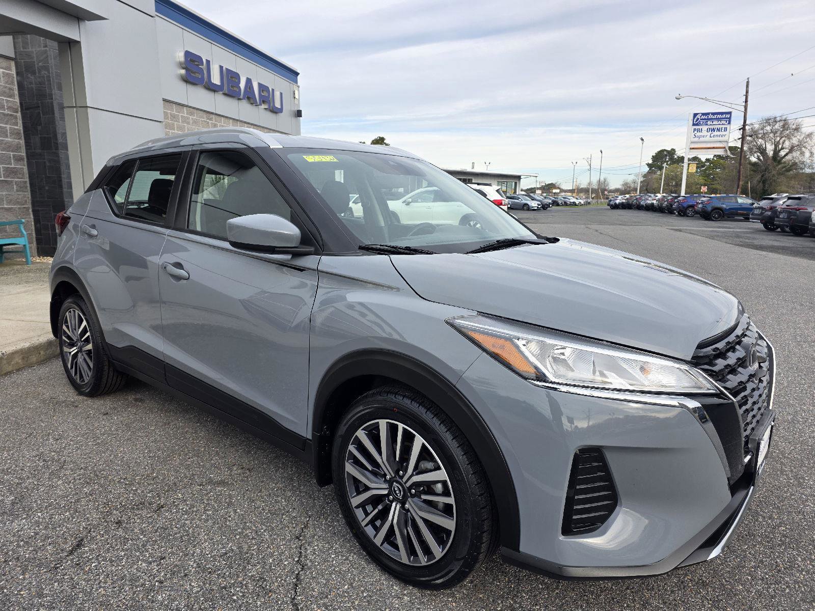 Used 2023 Nissan Kicks SV image 3