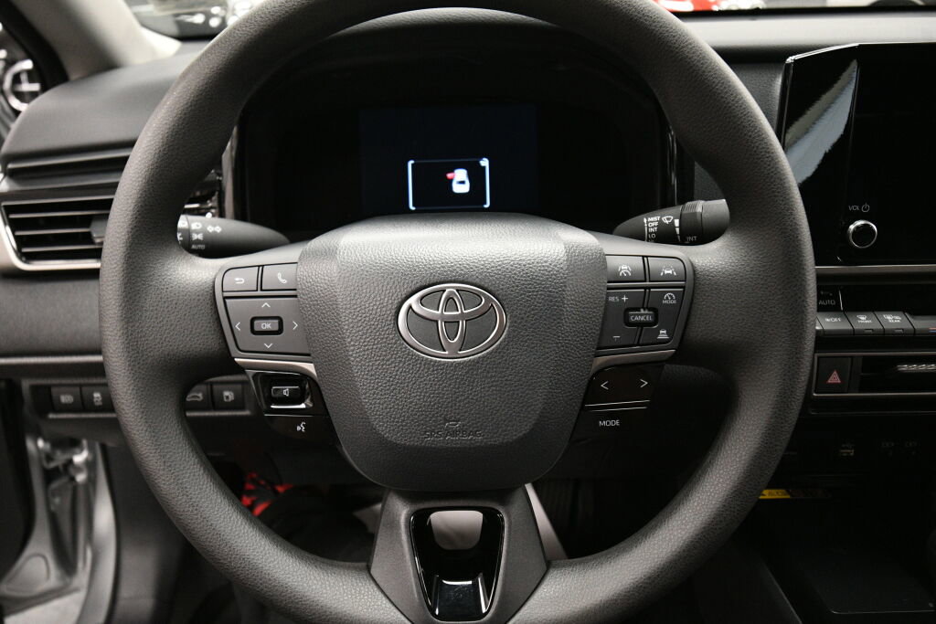 Certified 2025 Toyota Camry LE image 9