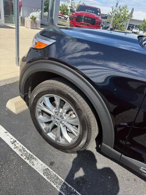 Used 2023 Ford Explorer XLT w/ Equipment Group 202A AWD/4WD image 12