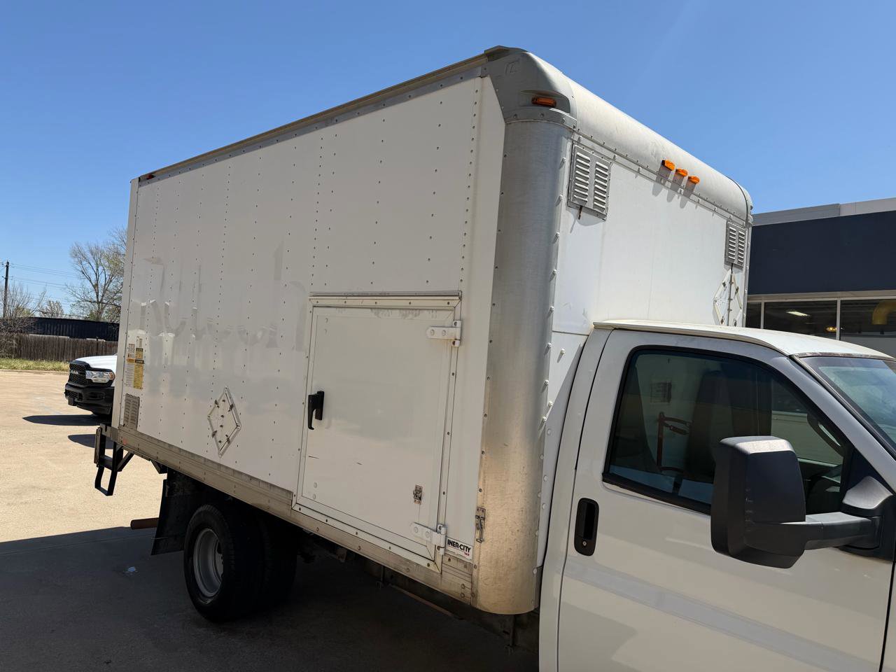 Used 2017 Chevrolet Express 3500 RWD image 21