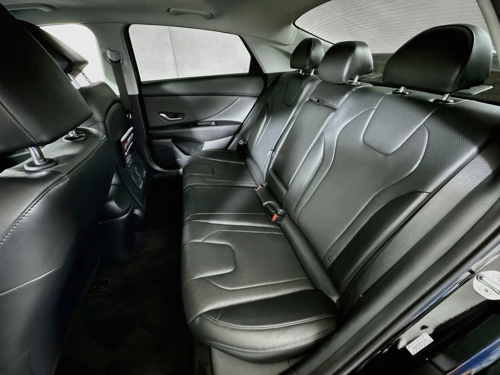 Used 2023 Hyundai Elantra Limited FWD image 24
