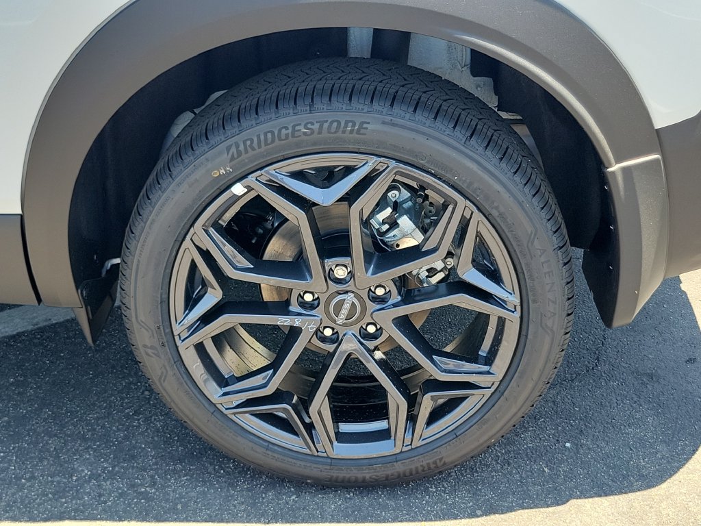 New 2026 Nissan Kicks SR FWD image 18