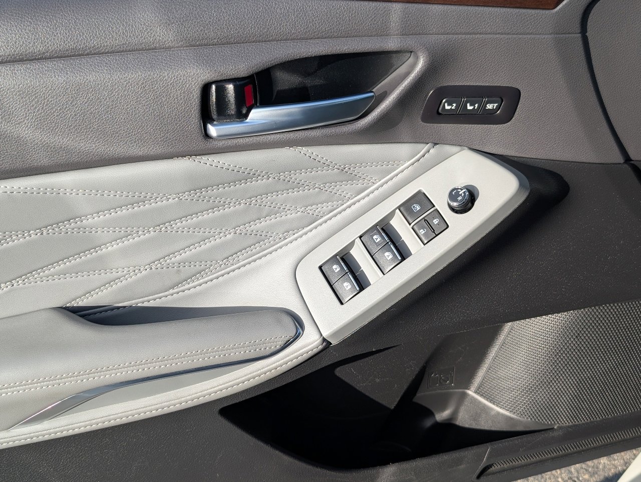 Used 2022 Toyota Avalon Limited w/ Advanced Safety Package image 15