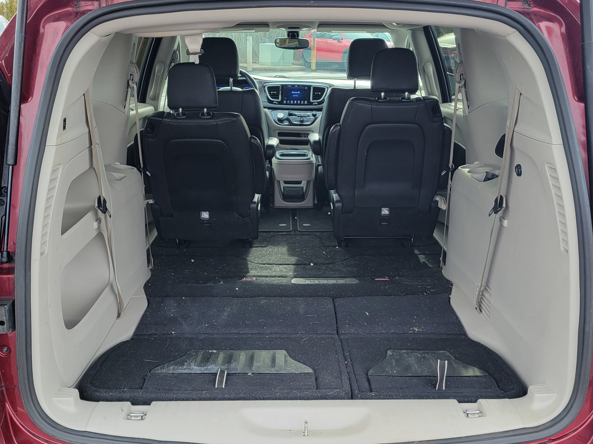 Used 2020 Chrysler Pacifica Touring-L FWD image 8