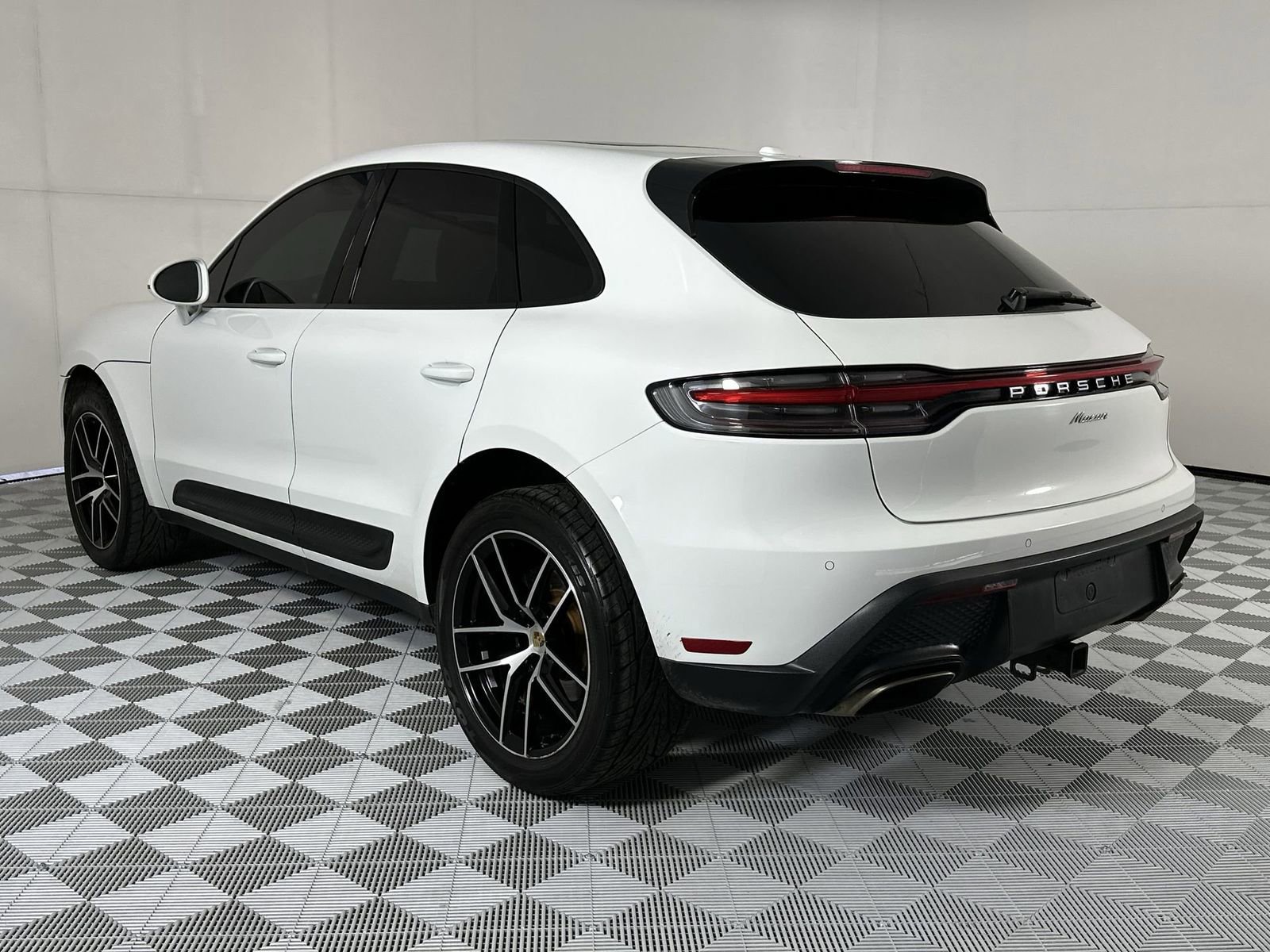 Used 2023 Porsche Macan AWD/4WD image 6