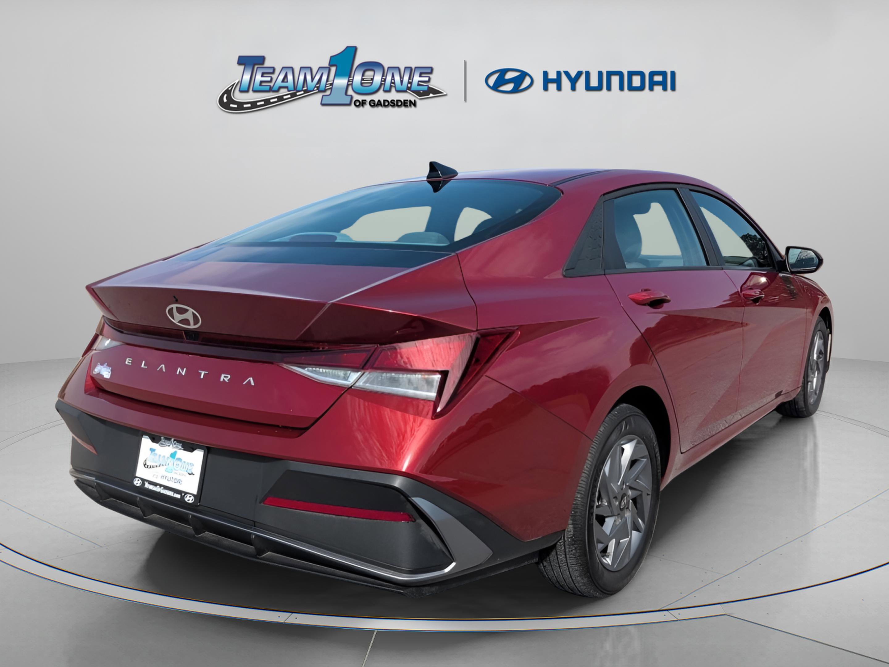 Used 2024 Hyundai Elantra SEL image 8