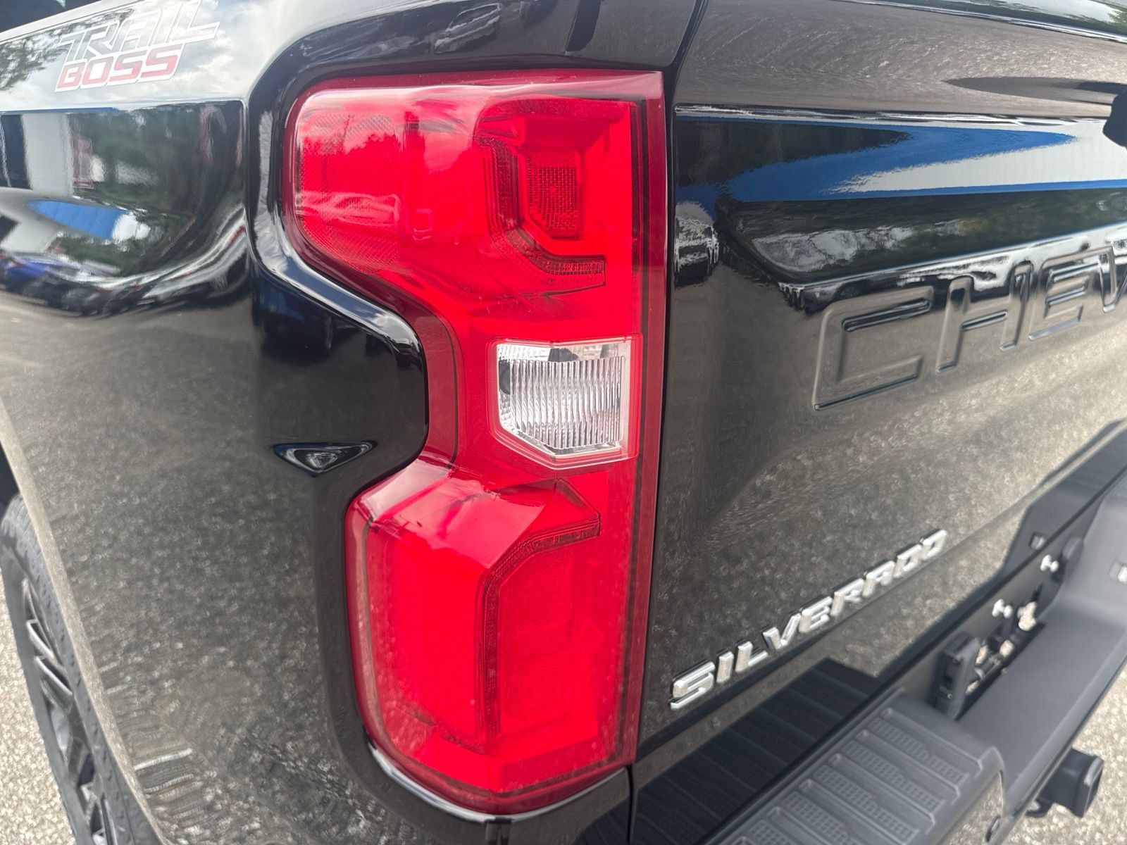 Used 2025 Chevrolet Silverado 1500 LT Trail Boss w/ LT Trail Boss Premium Package AWD/4WD image 11