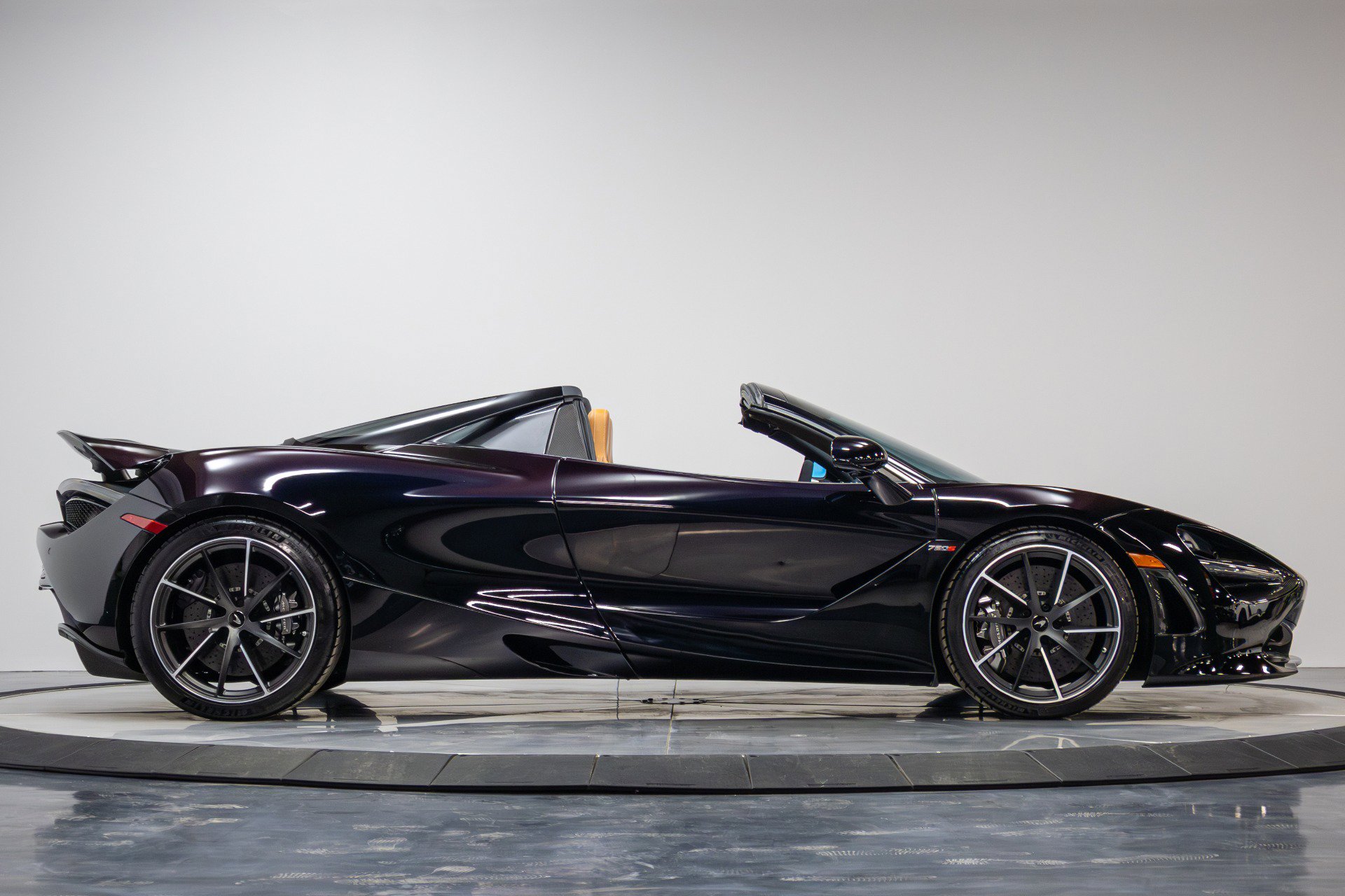 Used 2019 McLaren 720S Luxury RWD image 17