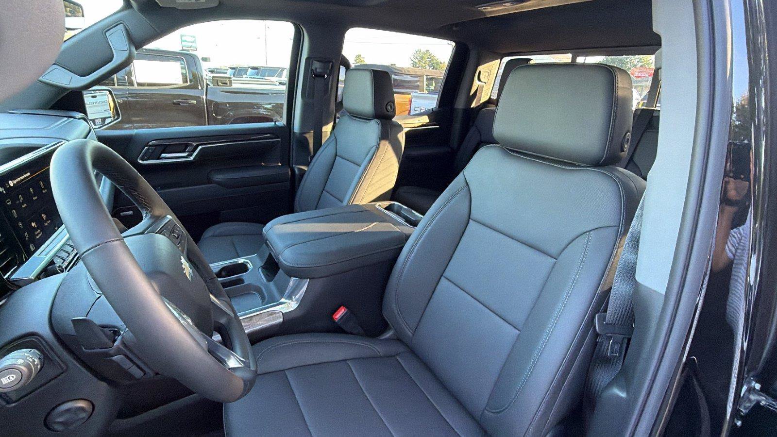 New 2026 Chevrolet Silverado 1500 LTZ w/ LTZ Premium Package AWD/4WD image 5