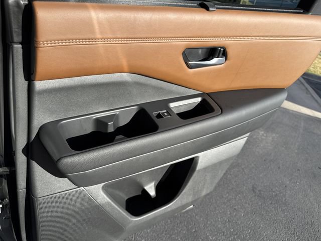 Certified 2023 Nissan Pathfinder Platinum image 25