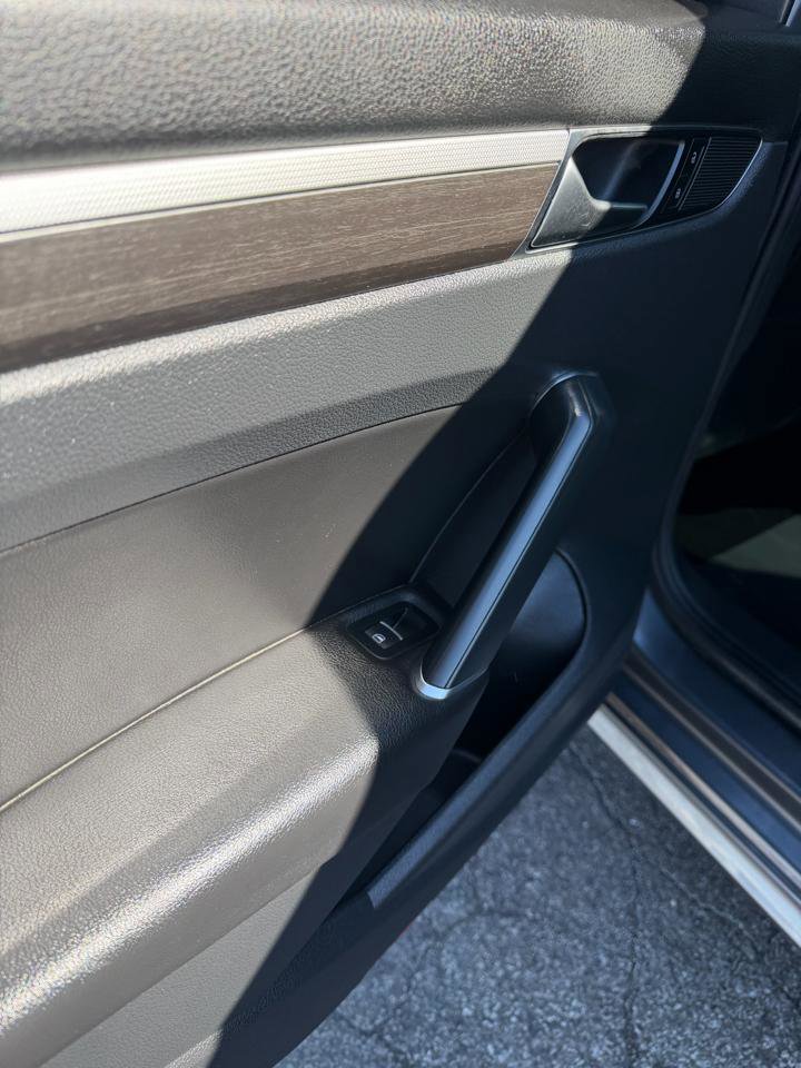 Used 2017 Volkswagen Passat 1.8T SE FWD image 34