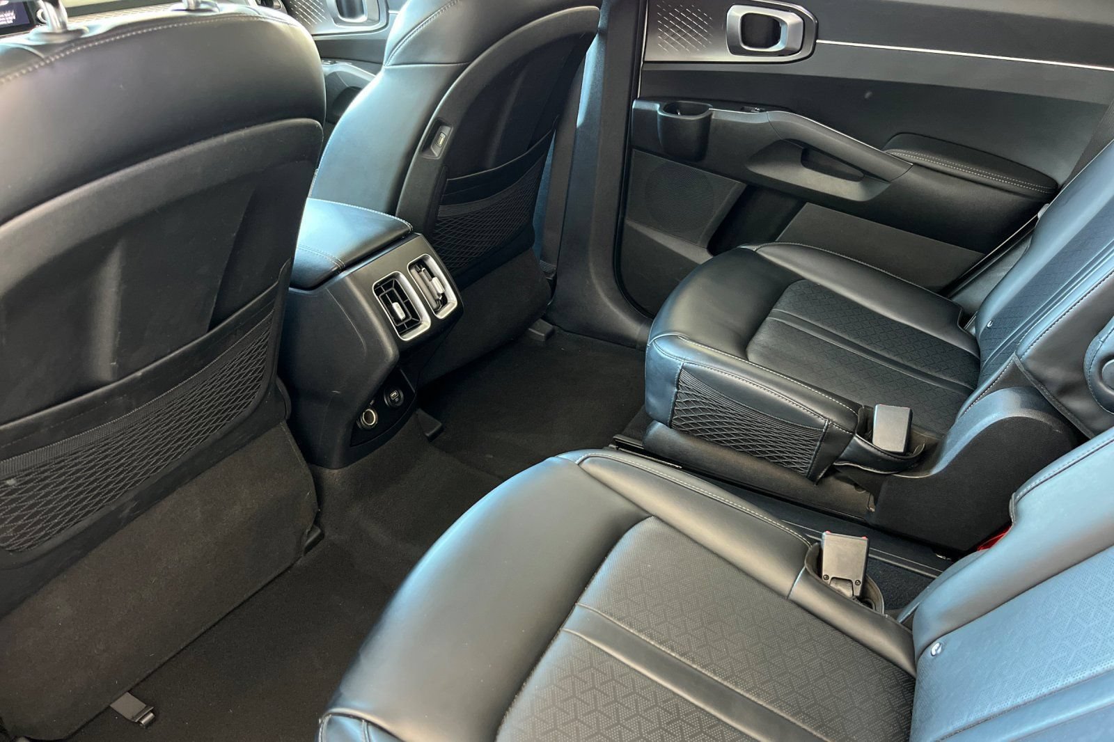 Used 2023 Kia Sorento EX w/ Panoramic Sunroof Package FWD image 4