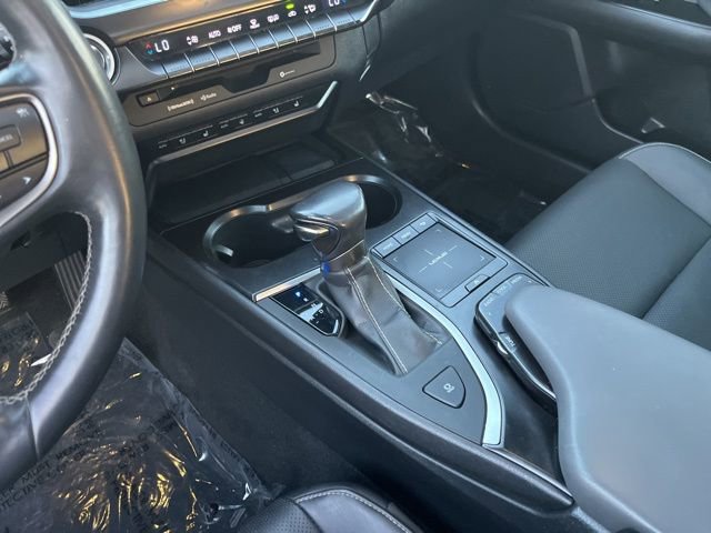 Used 2019 Lexus UX 200 w/ Premium Package image 28