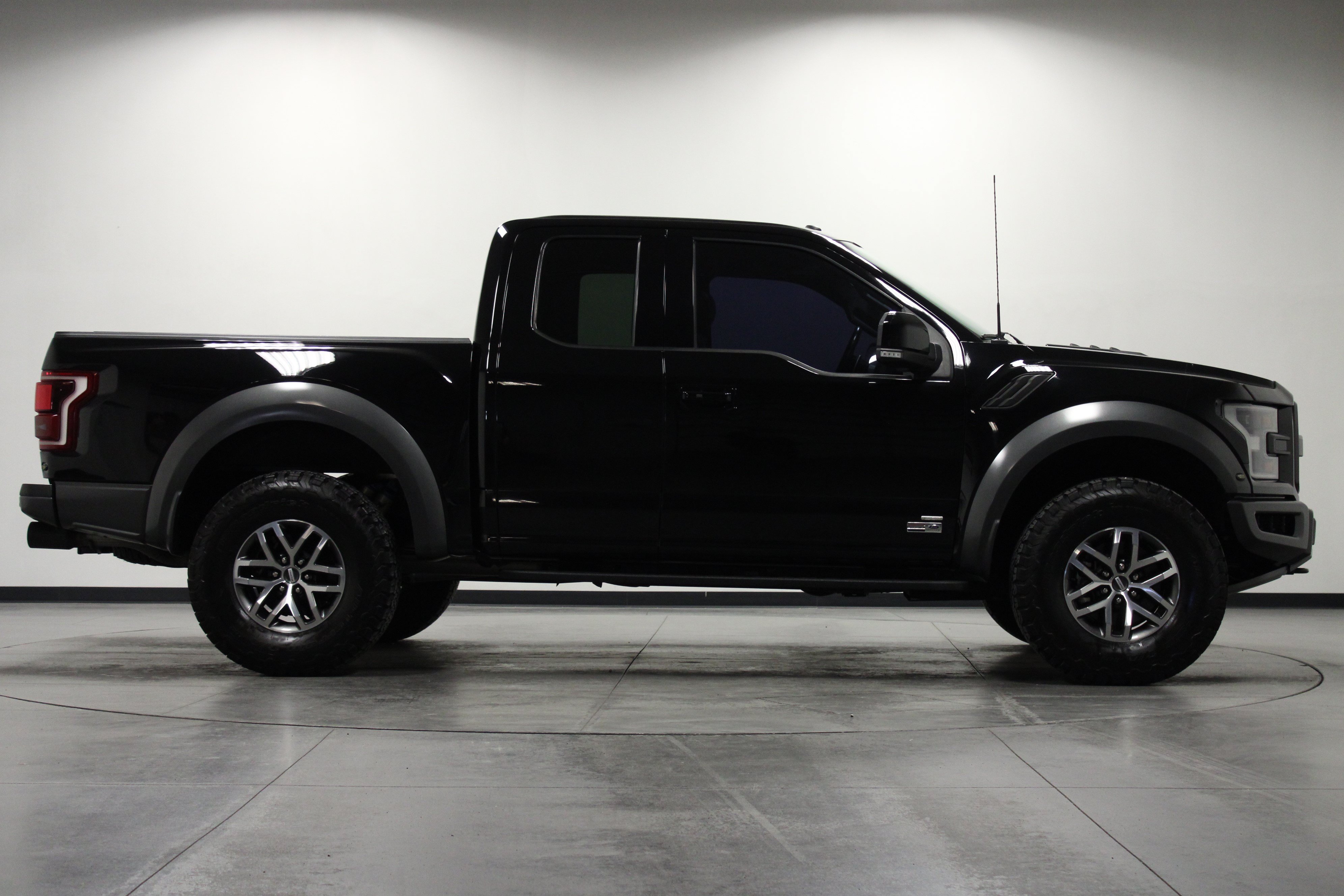 Used 2017 Ford F150 Raptor w/ Equipment Group 802A Luxury AWD/4WD image 3