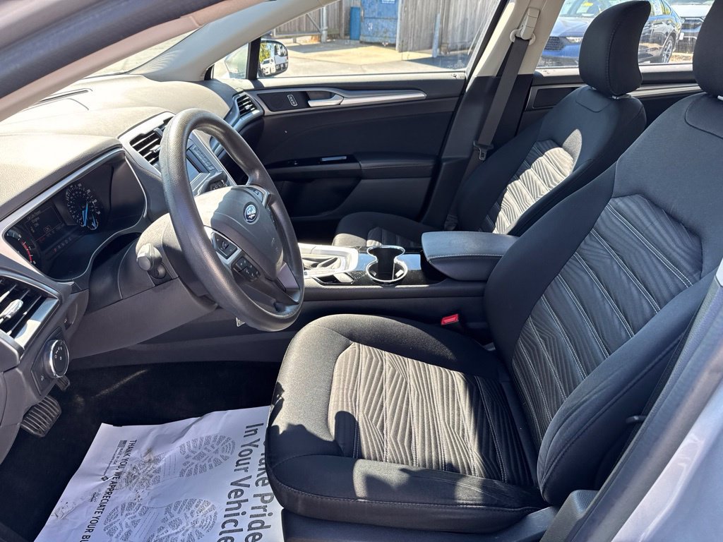 Used 2016 Ford Fusion SE FWD image 26