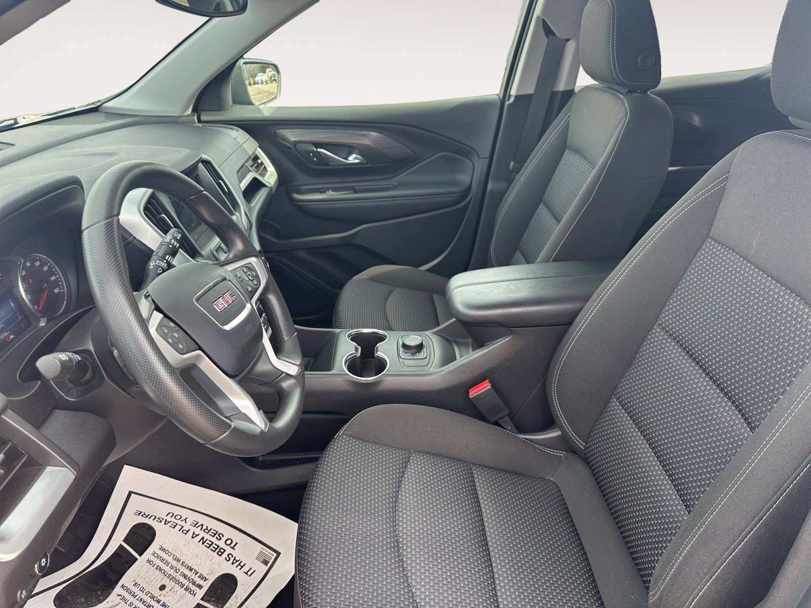 Used 2024 GMC Terrain SLE image 9