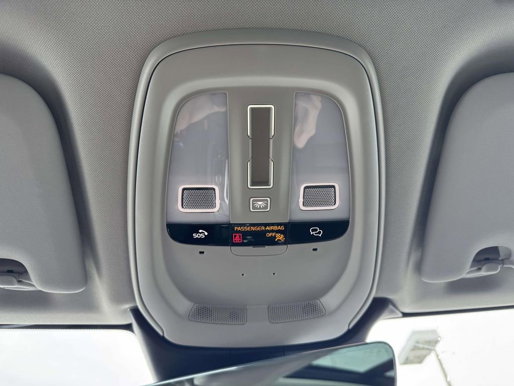 Certified 2023 Volvo XC60 B5 Plus w/ Climate Package image 29