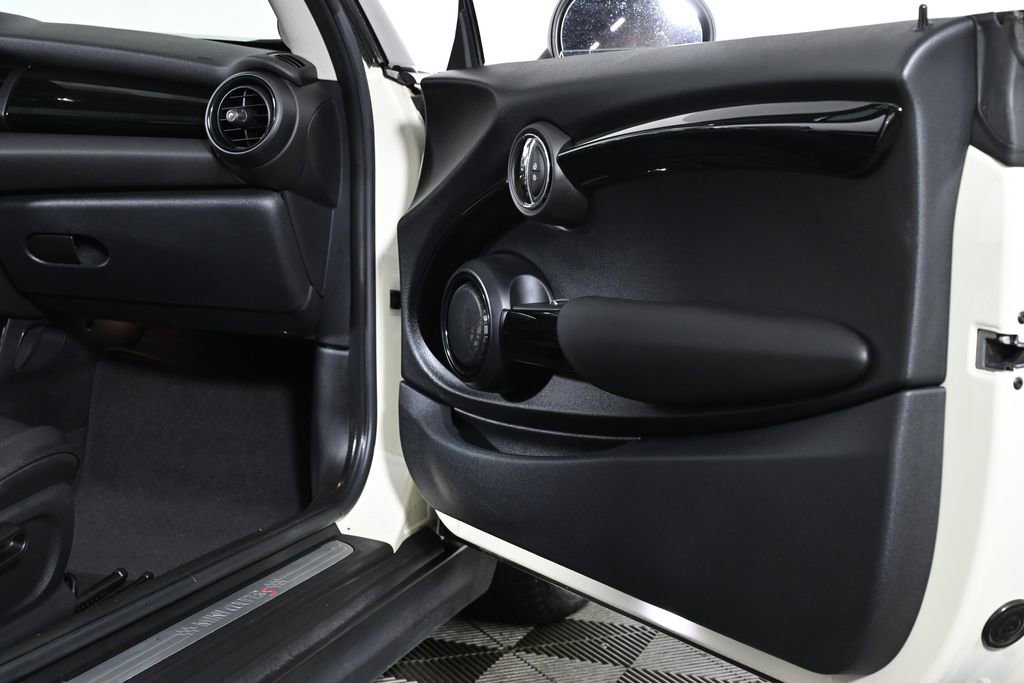 Used 2019 MINI Cooper S w/ Premium Package image 29