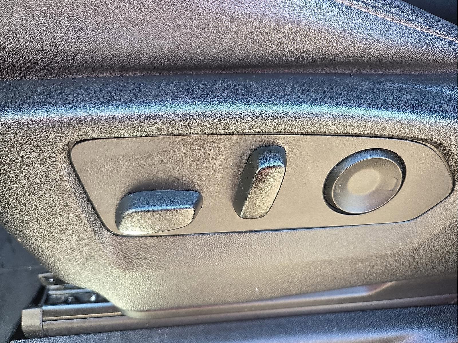 Used 2022 Chevrolet Tahoe Z71 w/ Luxury Package image 14