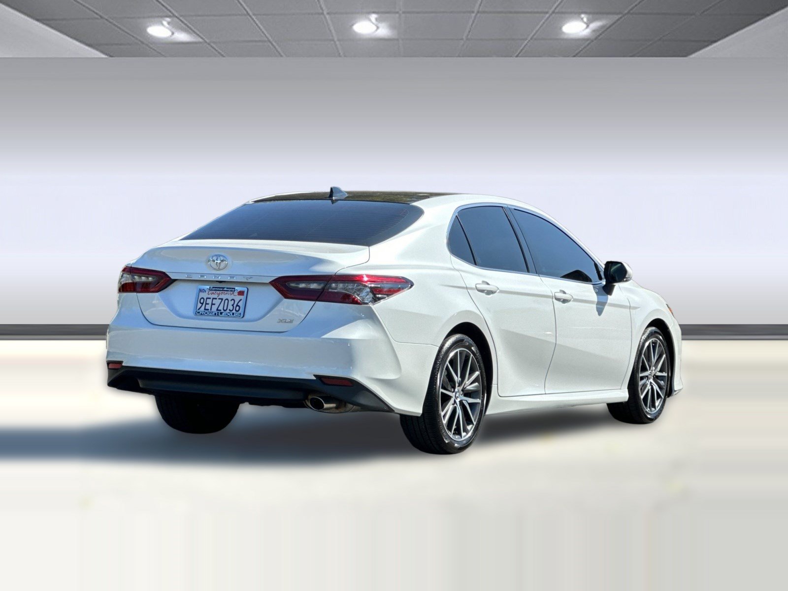Used 2023 Toyota Camry XLE w/ Navigation Package FWD image 9