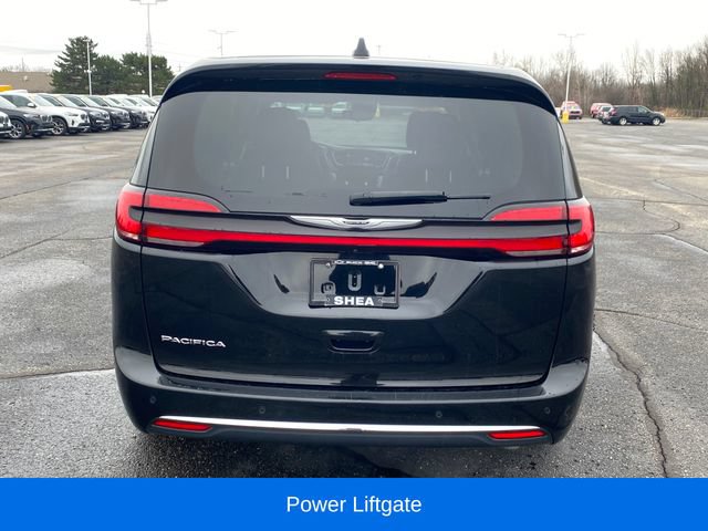Used 2024 Chrysler Pacifica Touring-L FWD image 4