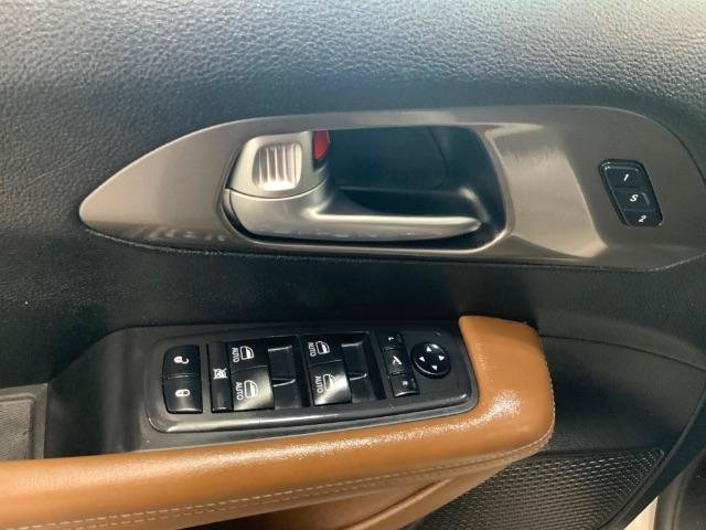Used 2019 Chrysler Pacifica Limited w/ Tire & Wheel Group FWD image 32