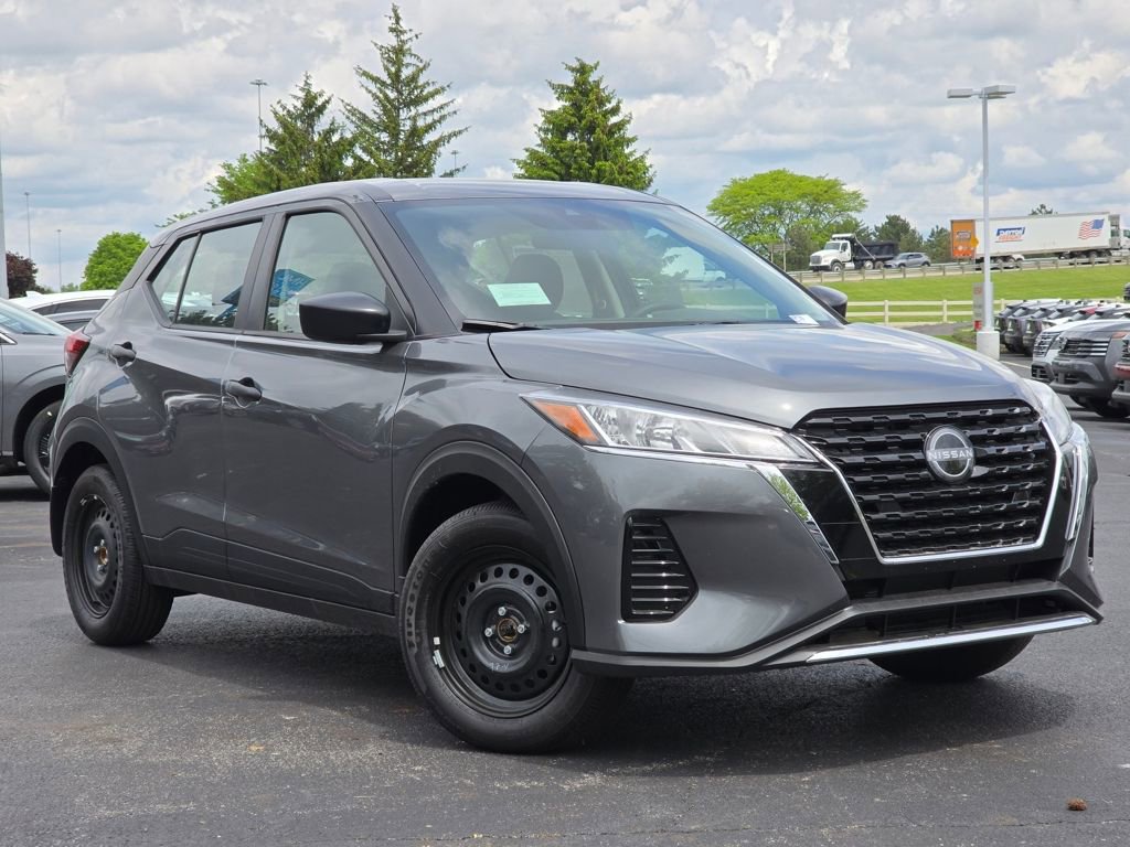 New 2025 Nissan Kicks Play S