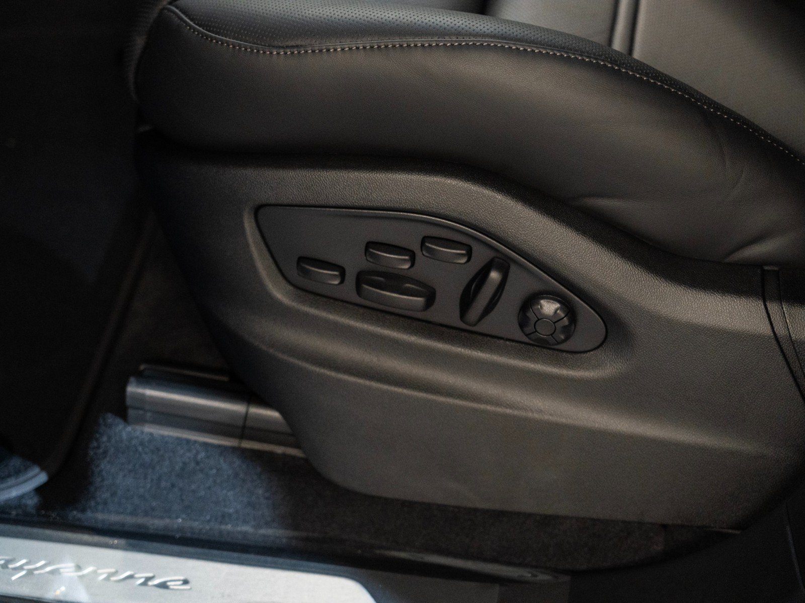 New 2026 Porsche Cayenne GTS AWD/4WD image 13