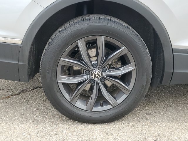 Used 2022 Volkswagen Tiguan SE FWD image 5
