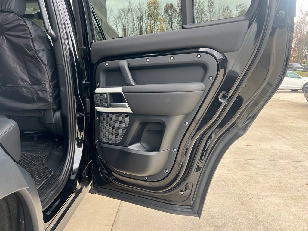 New 2024 Land Rover Defender 110 S image 12