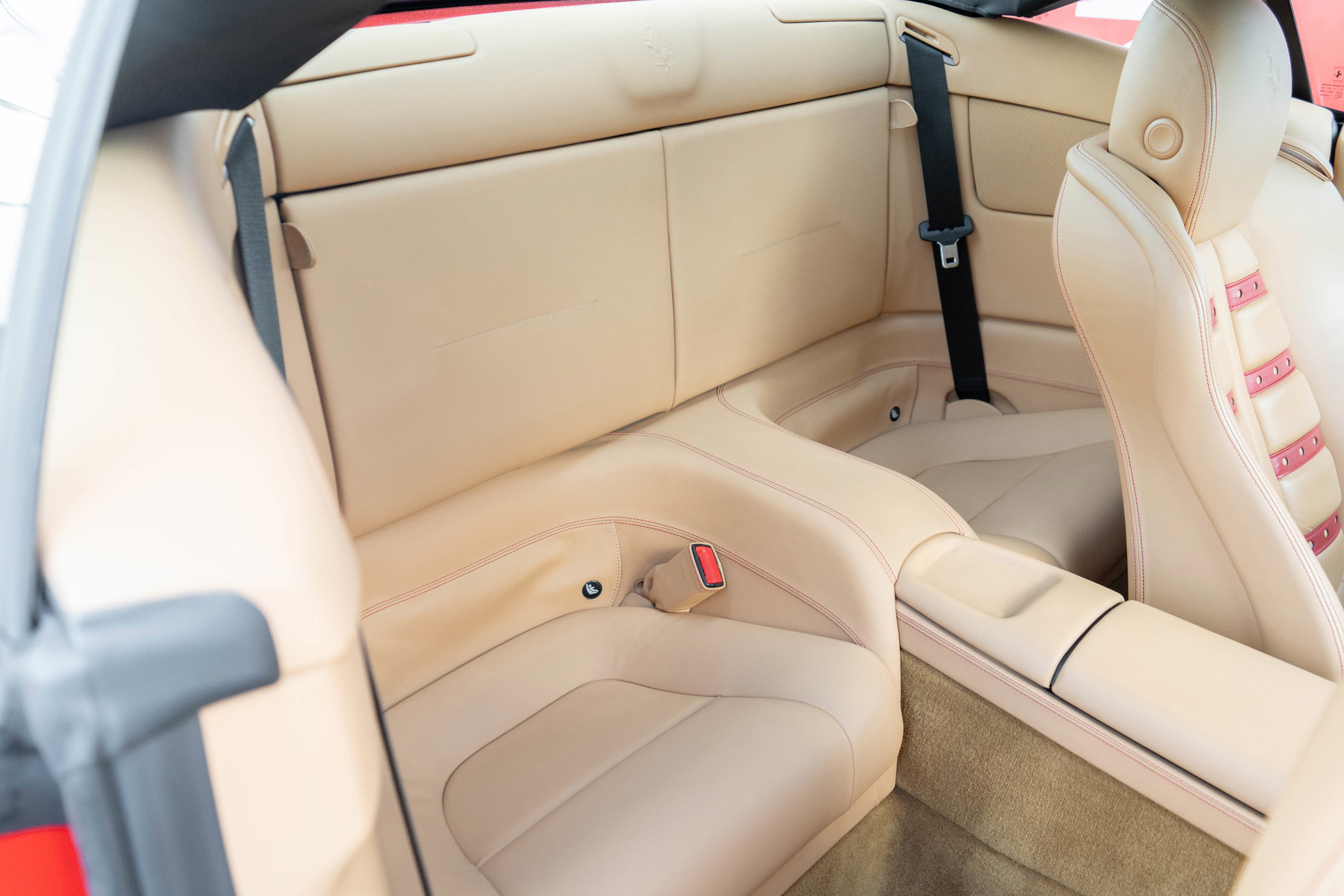 Used 2010 Ferrari California RWD image 30