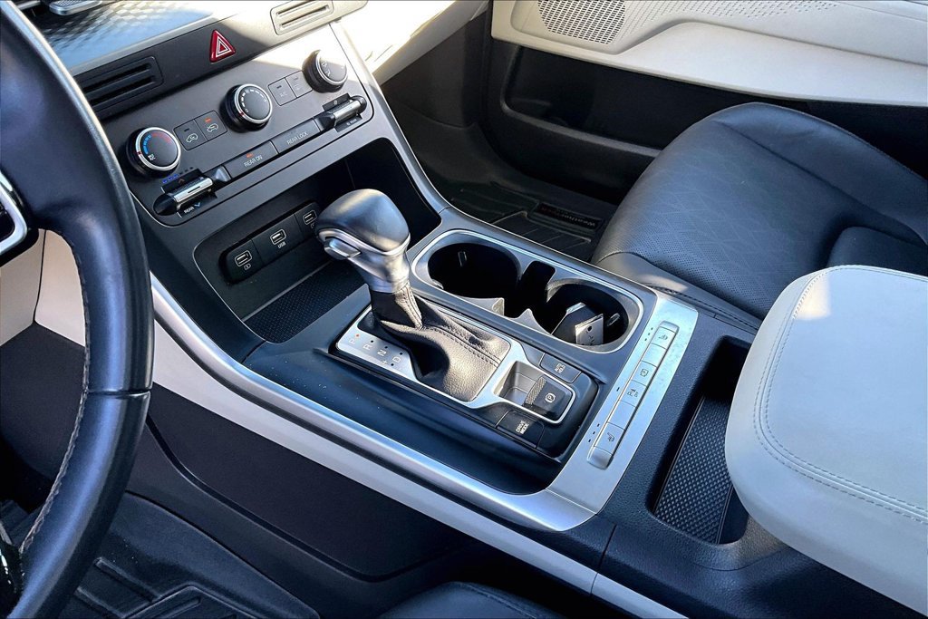 Used 2022 Kia Carnival LX FWD image 16