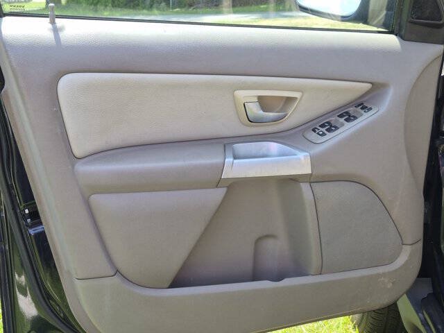 Used 2005 Volvo XC90 2.5T AWD/4WD image 10