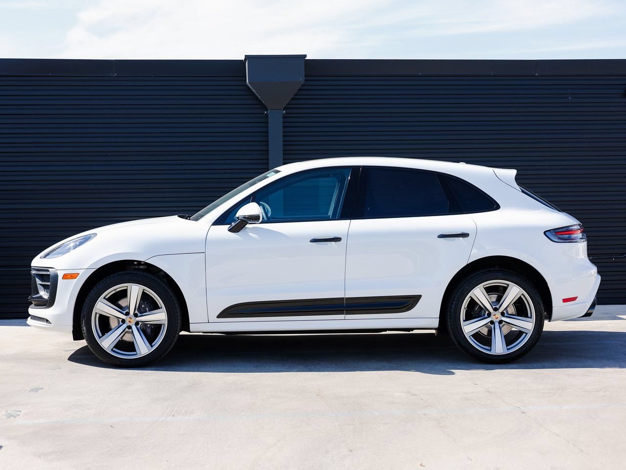 Certified 2026 Porsche Macan Turbo AWD/4WD image 2