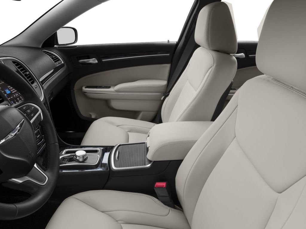 Used 2016 Chrysler 300 Limited RWD image 6