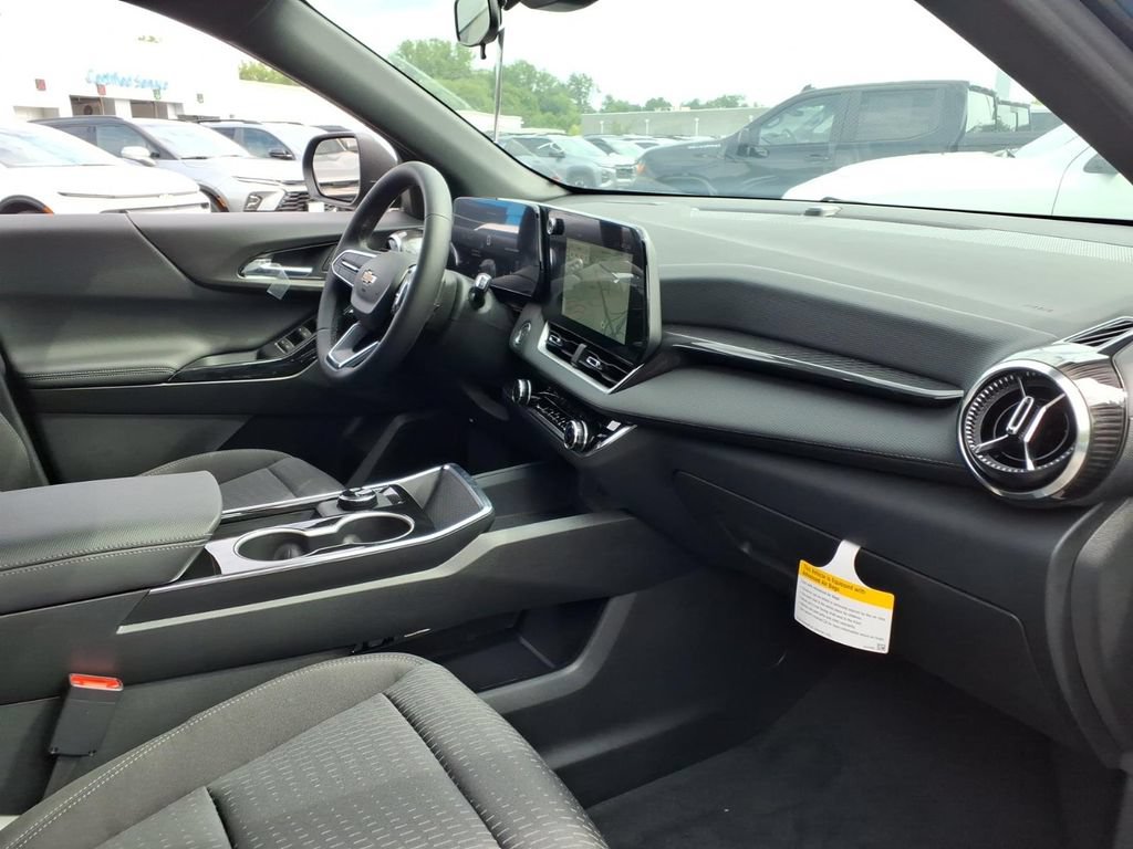 New 2027 Chevrolet Equinox LT FWD image 17