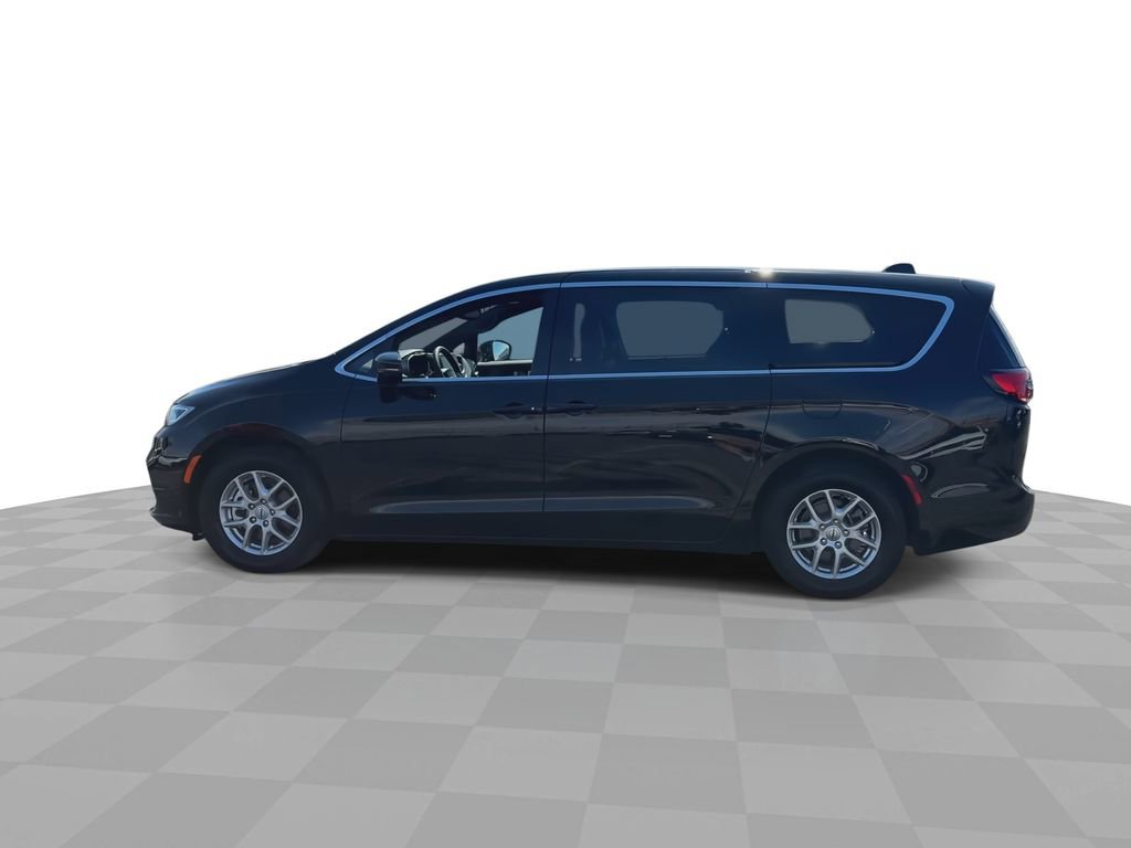Used 2025 Chrysler Pacifica Select FWD image 5