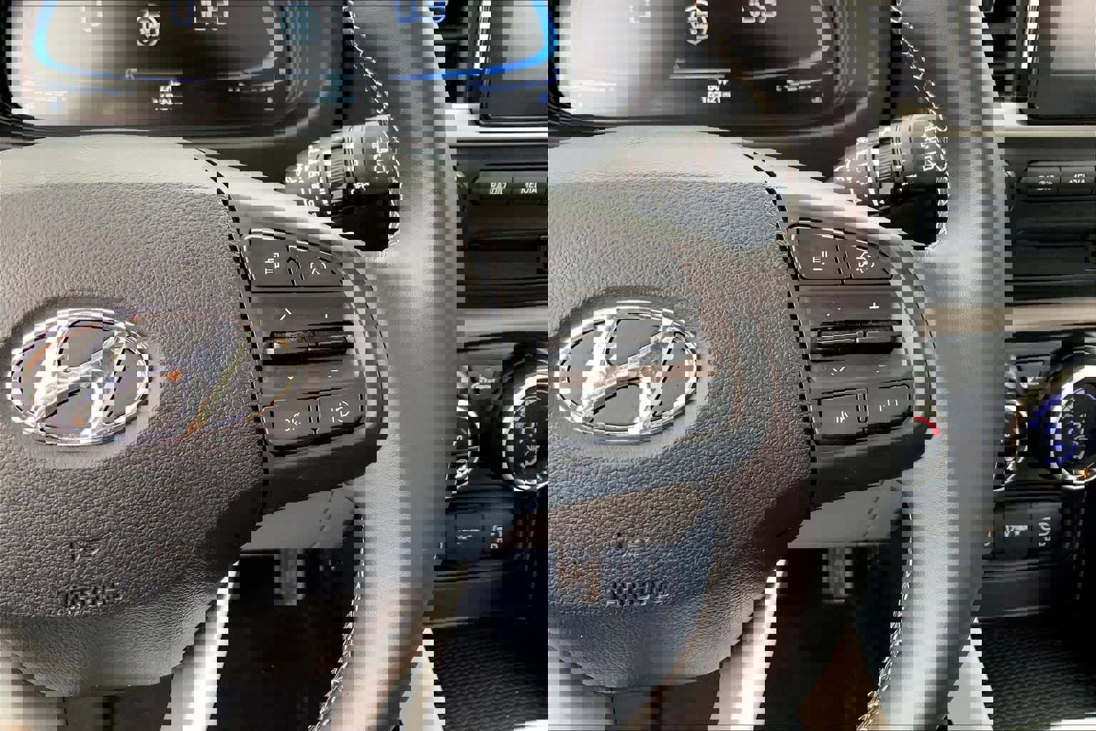 Used 2025 Hyundai Venue SEL image 24