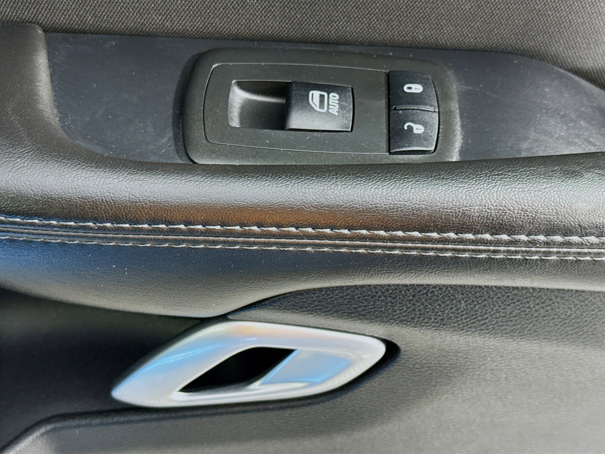 Used 2018 Dodge Challenger SXT w/ Blacktop Package image 25