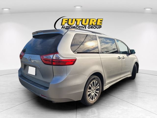 Used 2019 Toyota Sienna XLE FWD image 3