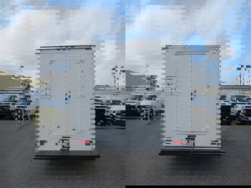 Used 2016 Chevrolet Express 3500 RWD image 3