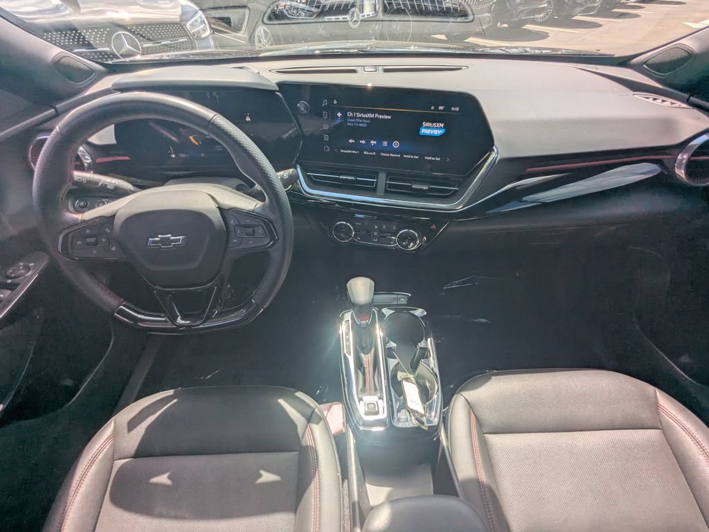 Used 2025 Chevrolet Trax RS w/ Driver Confidence Package FWD image 2