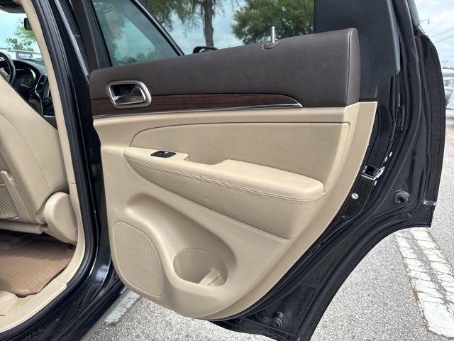 Used 2014 Jeep Grand Cherokee Overland w/ Advanced Technology Group image 17