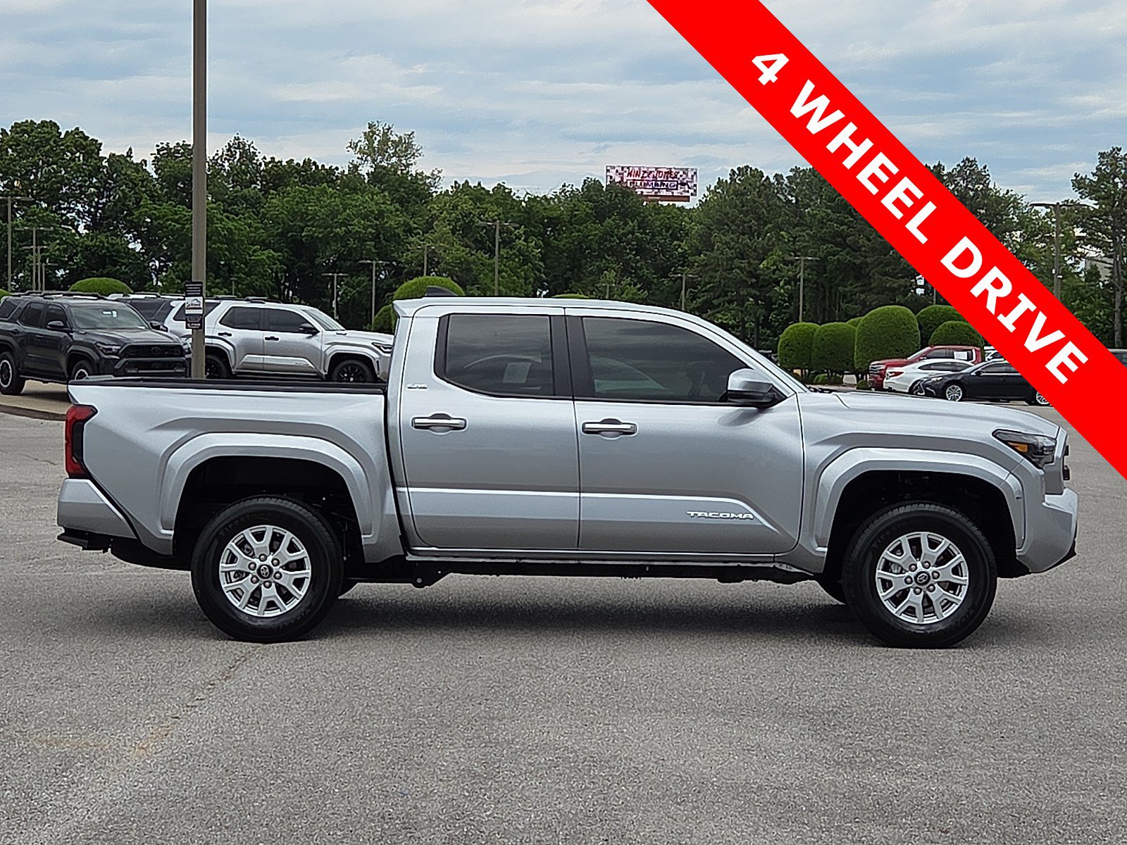 Used 2025 Toyota Tacoma SR5 AWD/4WD image 6
