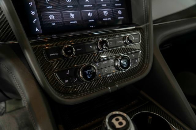 Used 2022 Bentley Bentayga AWD/4WD image 23