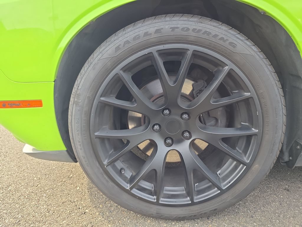 Used 2015 Dodge Challenger R/T RWD image 12