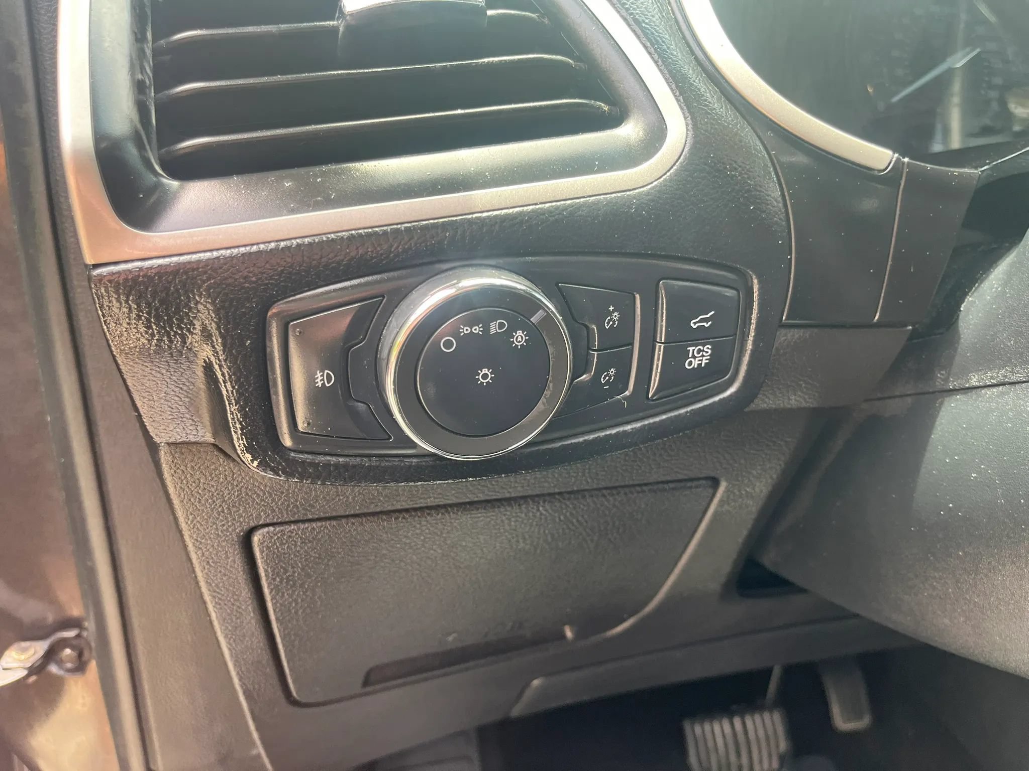 Used 2020 Ford Edge SEL w/ Convenience Package FWD image 14