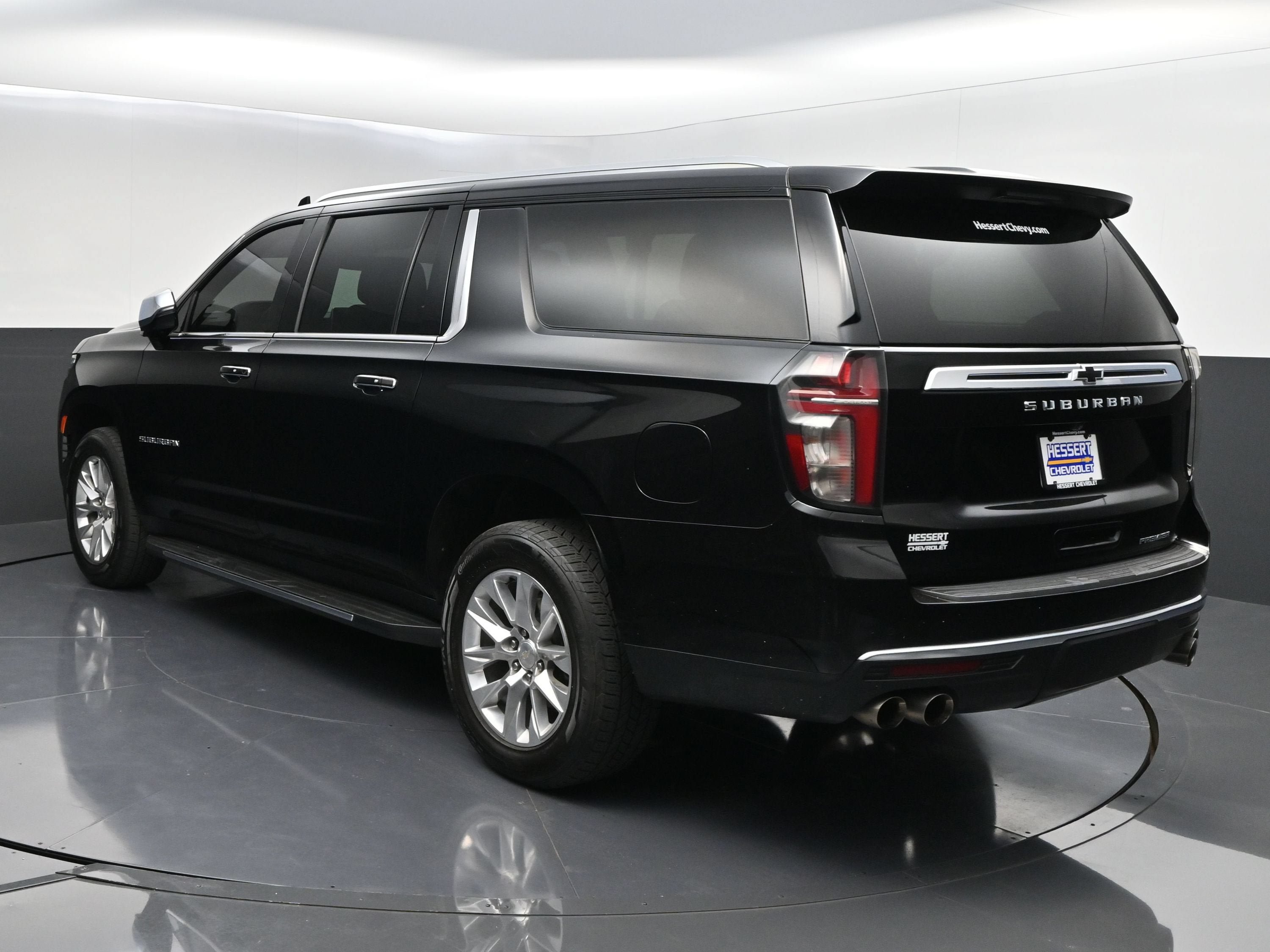 Used 2023 Chevrolet Suburban Premier AWD/4WD image 5
