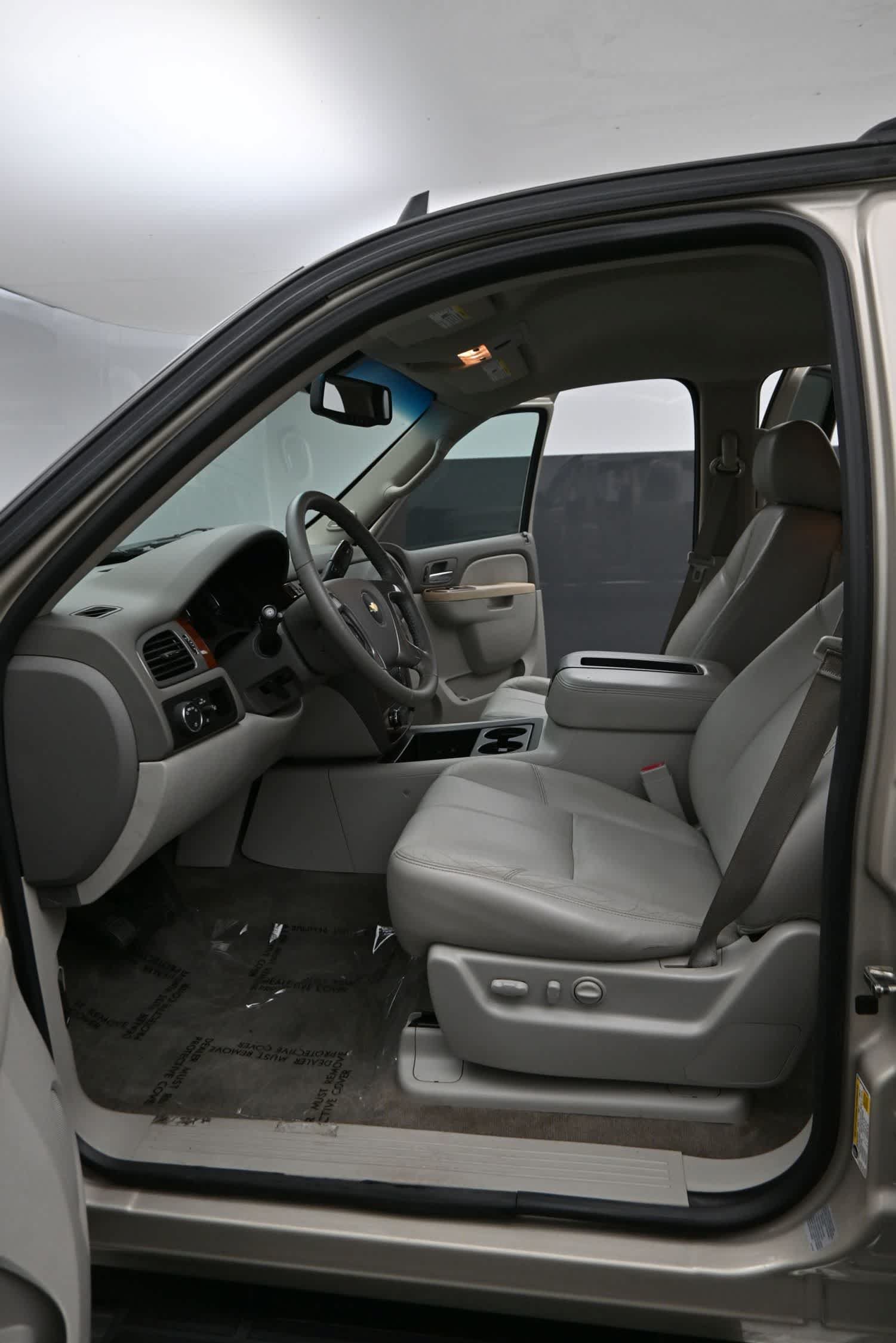 Used 2014 Chevrolet Tahoe LT w/ Luxury Package RWD image 31