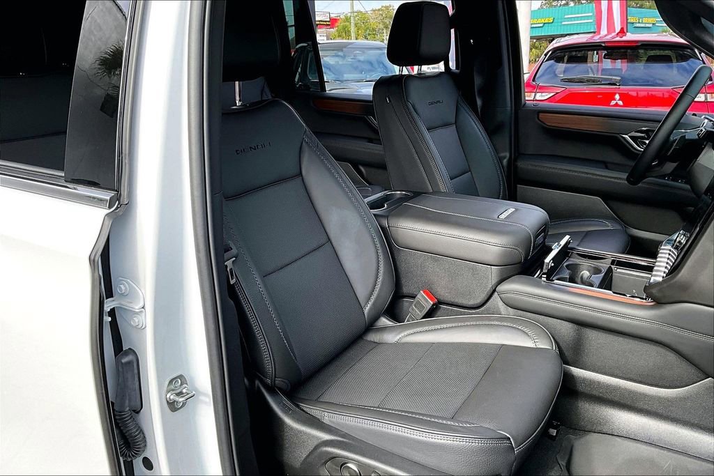 Used 2025 GMC Yukon XL Denali image 29